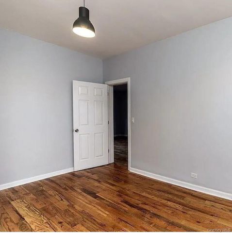 712 E 211th Street, Bronx, NY 10467