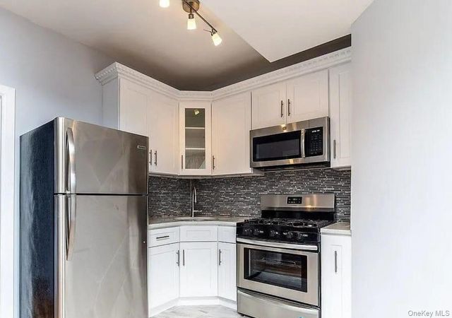 712 E 211th Street, Bronx, NY 10467