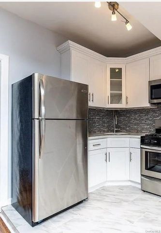 712 E 211th Street, Bronx, NY 10467