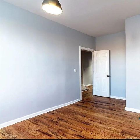 712 E 211th Street, Bronx, NY 10467