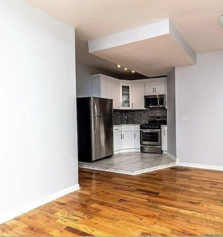 712 E 211th Street, Bronx, NY 10467