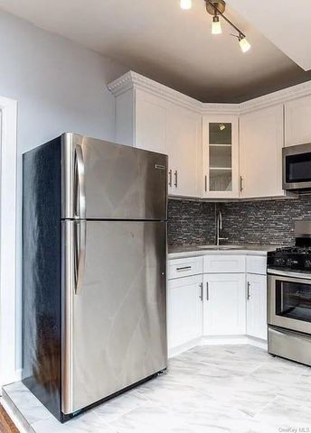 712 E 211th Street, Bronx, NY 10467