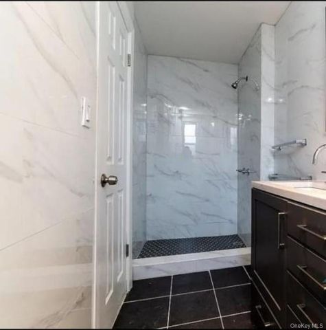 712 E 211th Street, Bronx, NY 10467