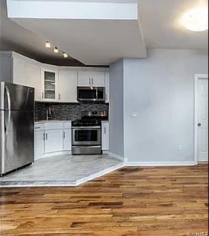 712 E 211th Street, Bronx, NY 10467