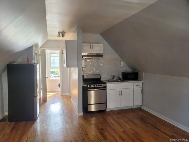 712 E 211th Street, Bronx, NY 10467