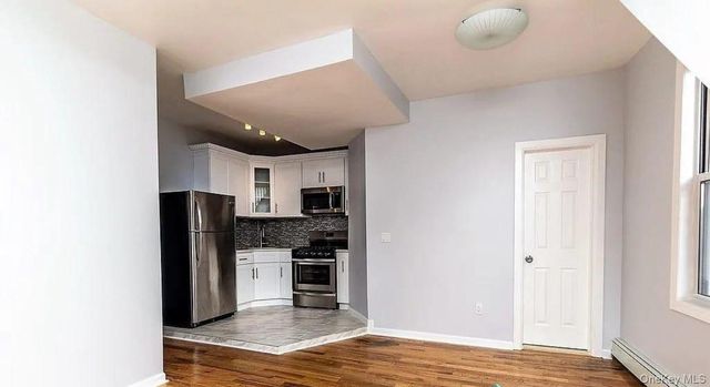 712 E 211th Street, Bronx, NY 10467