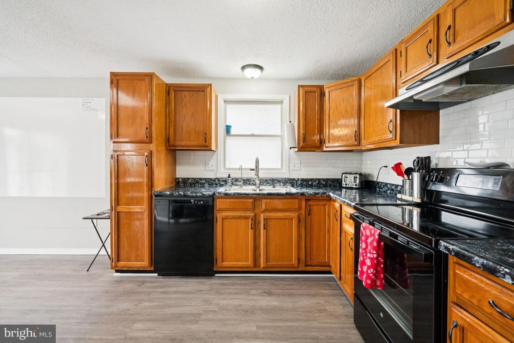 Image 16 of property listing at 1110 POPE ST, Burlington, NJ 08016