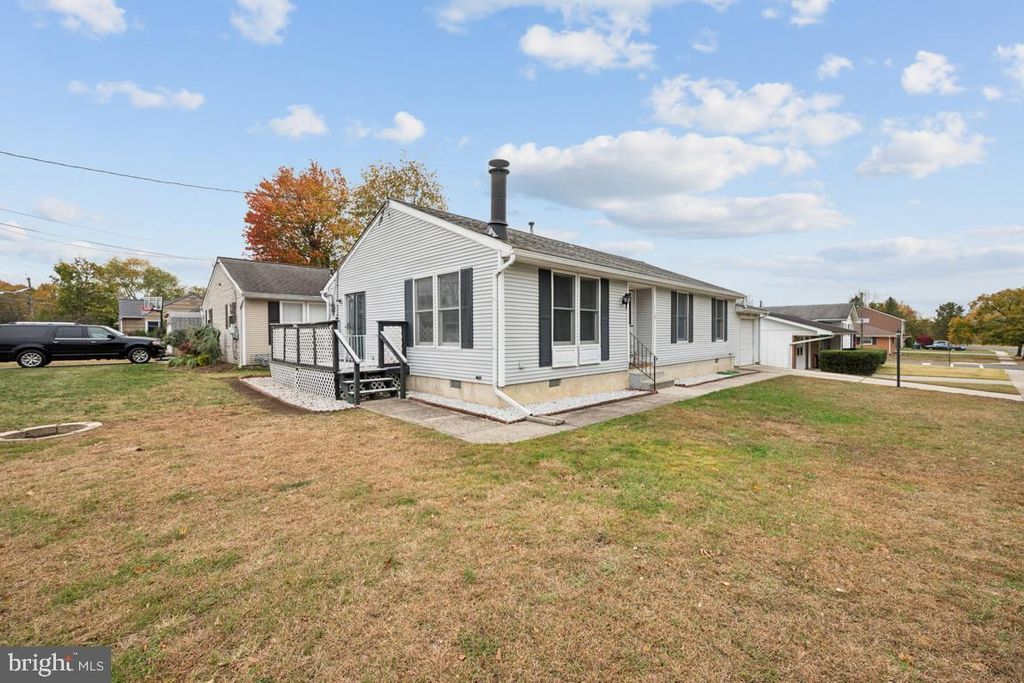 Image 3 of property listing at 1110 POPE ST, Burlington, NJ 08016