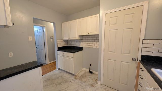 17560 Tracey Street, Detroit, MI 48235