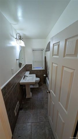 17560 Tracey Street, Detroit, MI 48235