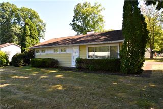 610 Clifton Drive NE, Howland, OH 44484