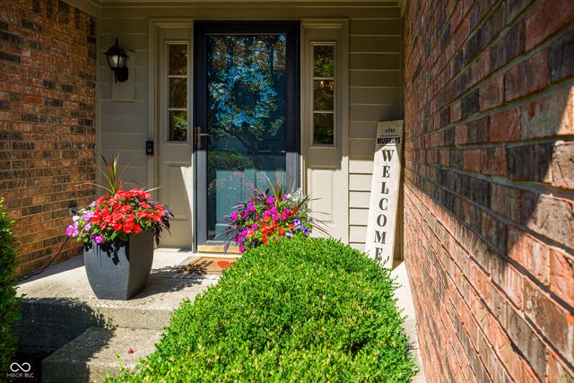 8119 Lake Point Way, Indianapolis, IN 46256