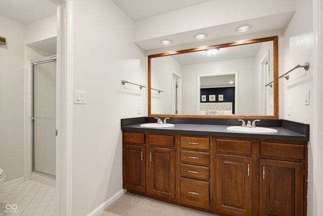 8119 Lake Point Way, Indianapolis, IN 46256