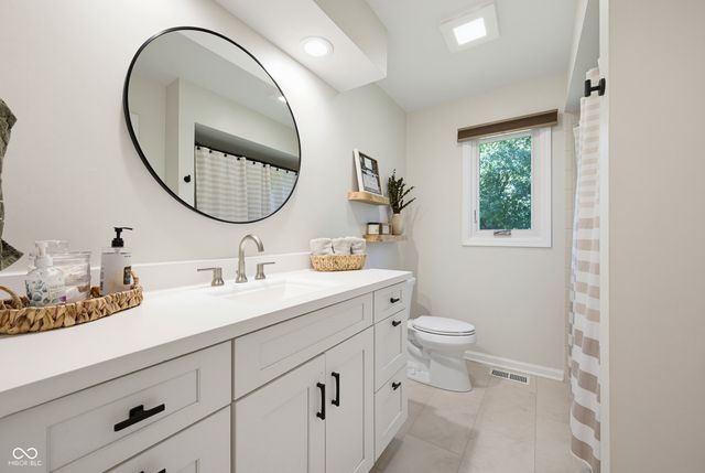 8119 Lake Point Way, Indianapolis, IN 46256