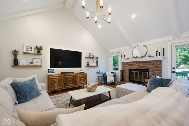 8119 Lake Point Way, Indianapolis, IN 46256