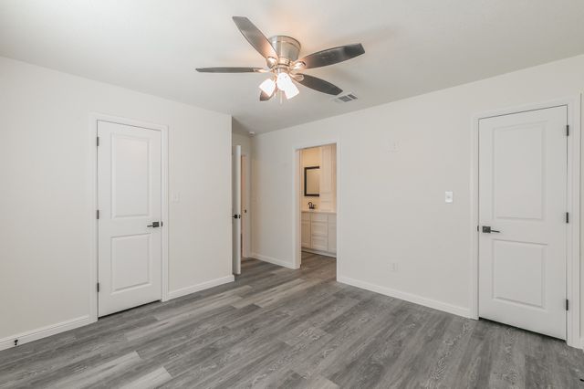 105 Red Oak Street, Alvarado, TX 76009