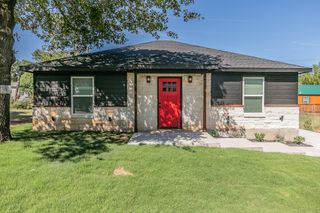 105 Red Oak Street, Alvarado, TX 76009