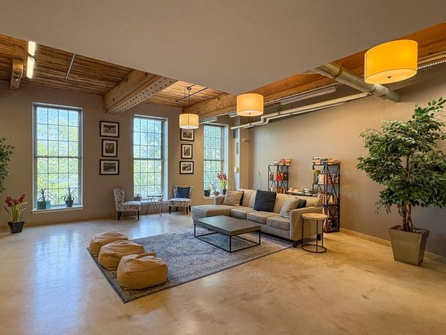 35 Riverwalk Way R222, Lowell, MA 01854