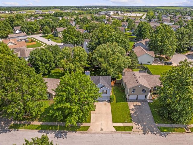 1005 SE 11th Street, Lee's Summit, MO 64081