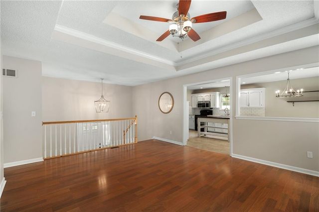 1005 SE 11th Street, Lee's Summit, MO 64081