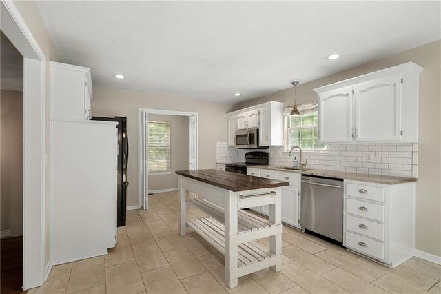 1005 SE 11th Street, Lee's Summit, MO 64081
