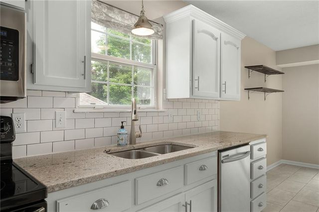 1005 SE 11th Street, Lee's Summit, MO 64081