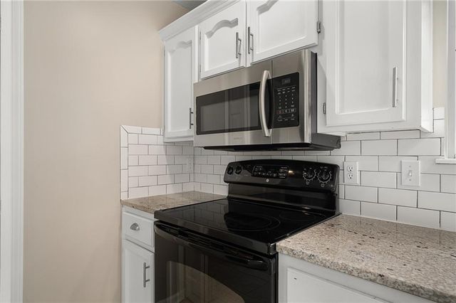 1005 SE 11th Street, Lee's Summit, MO 64081