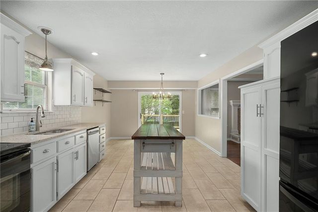 1005 SE 11th Street, Lee's Summit, MO 64081