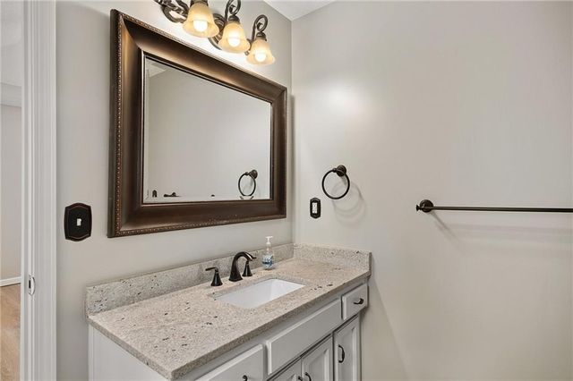1005 SE 11th Street, Lee's Summit, MO 64081