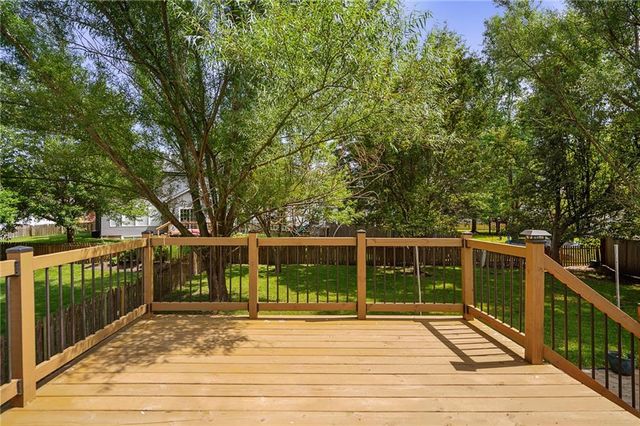 1005 SE 11th Street, Lee's Summit, MO 64081