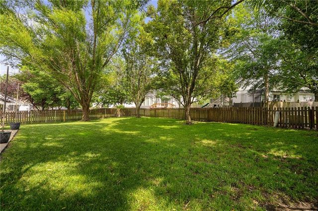 1005 SE 11th Street, Lee's Summit, MO 64081
