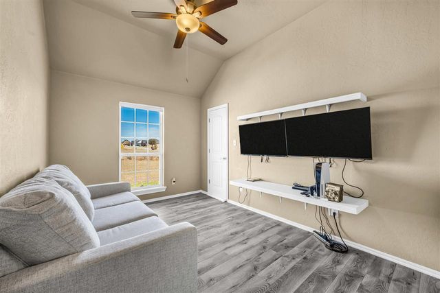 291 NE Coyote Dr, Fletcher, OK 73541