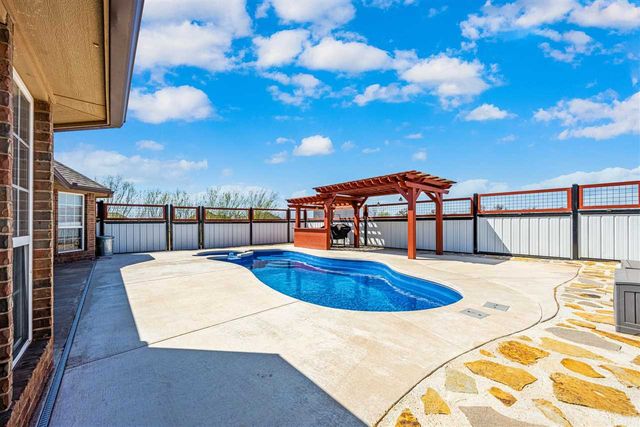 291 NE Coyote Dr, Fletcher, OK 73541