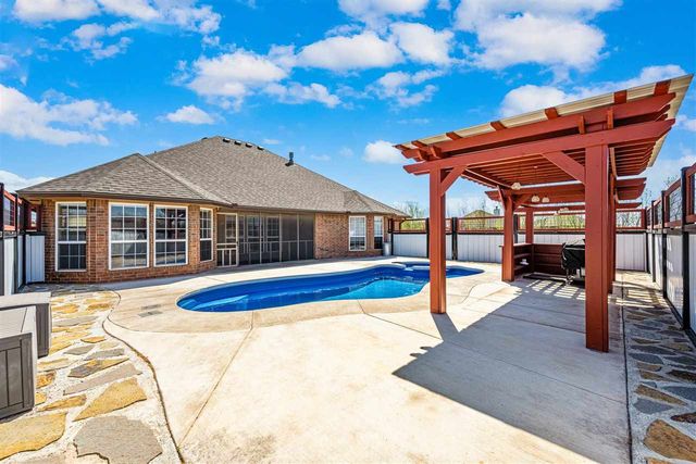 291 NE Coyote Dr, Fletcher, OK 73541