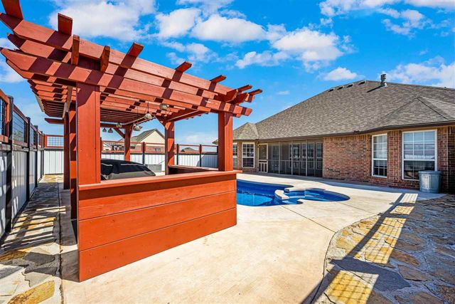 291 NE Coyote Dr, Fletcher, OK 73541
