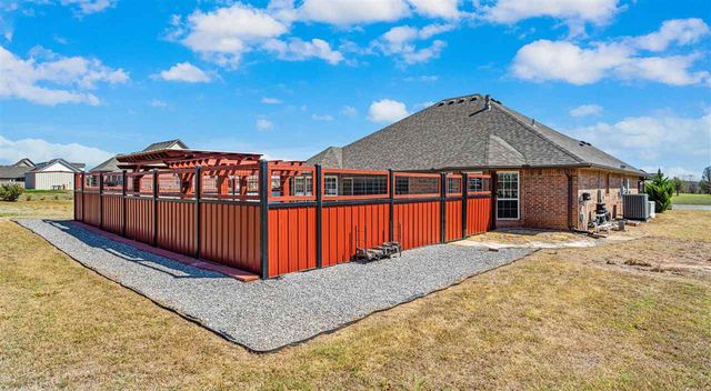 291 NE Coyote Dr, Fletcher, OK 73541