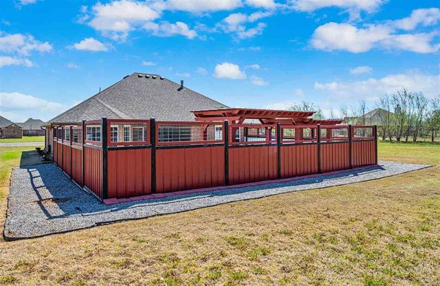 291 NE Coyote Dr, Fletcher, OK 73541