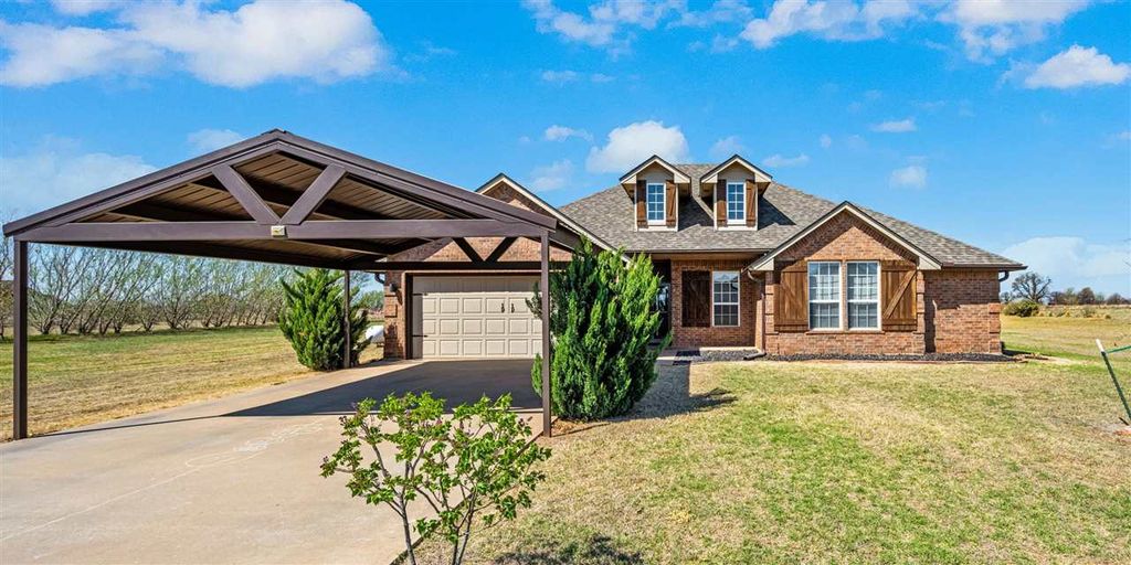 291 NE Coyote Dr, Fletcher, OK 73541