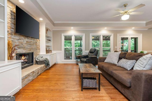 2865 Stoneglen Close, Roswell, GA 30076