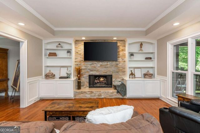 2865 Stoneglen Close, Roswell, GA 30076