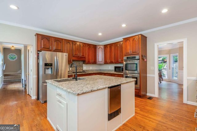 2865 Stoneglen Close, Roswell, GA 30076