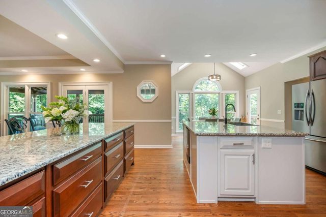 2865 Stoneglen Close, Roswell, GA 30076