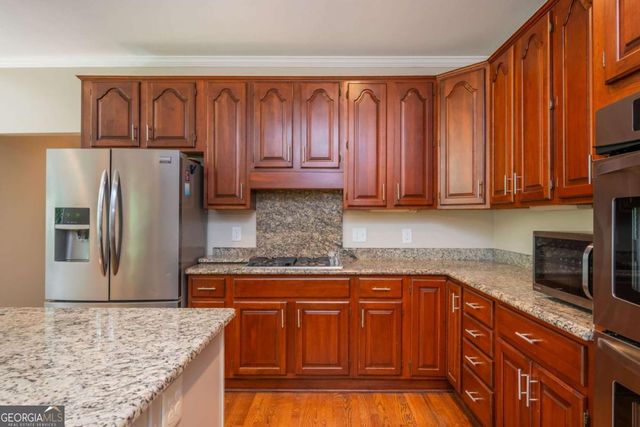 2865 Stoneglen Close, Roswell, GA 30076