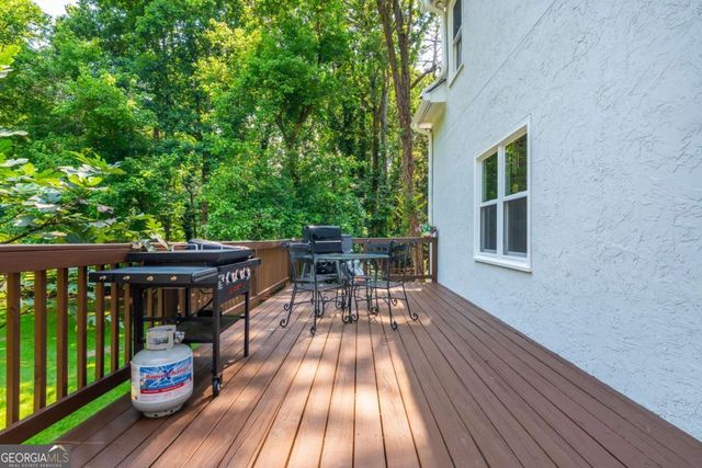 2865 Stoneglen Close, Roswell, GA 30076