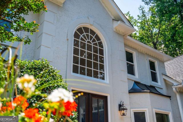 2865 Stoneglen Close, Roswell, GA 30076