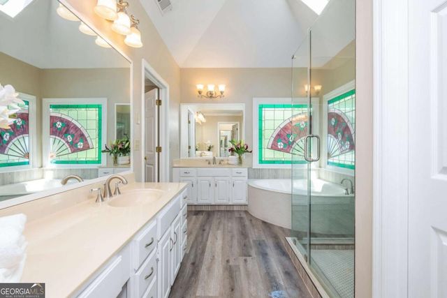 2865 Stoneglen Close, Roswell, GA 30076
