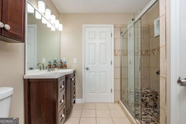 2865 Stoneglen Close, Roswell, GA 30076