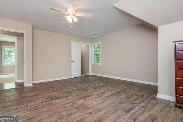 2865 Stoneglen Close, Roswell, GA 30076