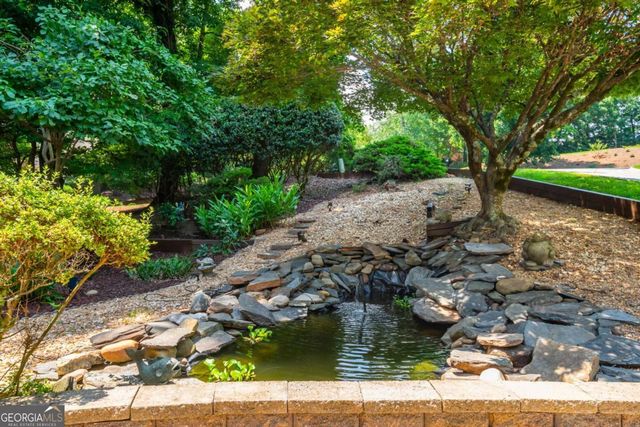 2865 Stoneglen Close, Roswell, GA 30076
