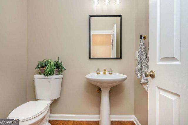 2865 Stoneglen Close, Roswell, GA 30076